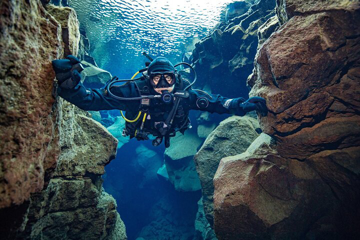 Dive between the continents in Silfra with Happy Horses